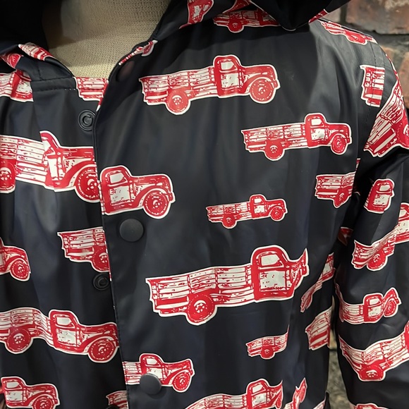Kitestrings Navy & Red truck print Rain Coat size 5/6 - Picture 2 of 9